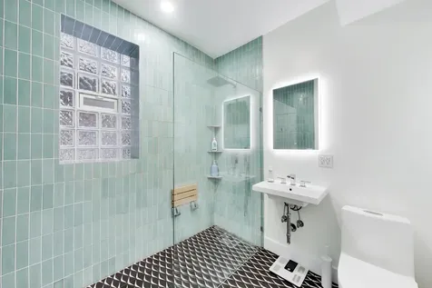 6160 North Winthrop Avenue Chicago IL 60660