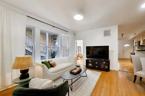 6160 North Winthrop Avenue Chicago IL 60660