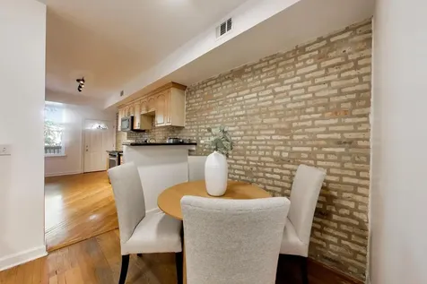 6160 North Winthrop Avenue Chicago IL 60660
