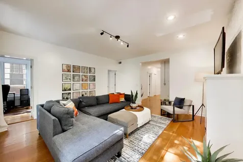 6160 North Winthrop Avenue Chicago IL 60660