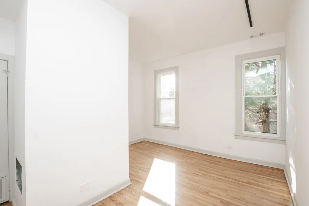 2028 North Oakley Avenue Chicago IL 60647