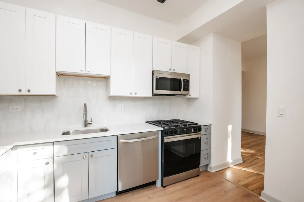 2028 North Oakley Avenue Chicago IL 60647