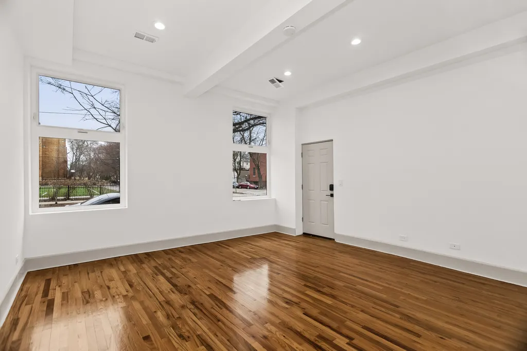 2028 North Oakley Avenue Chicago IL 60647