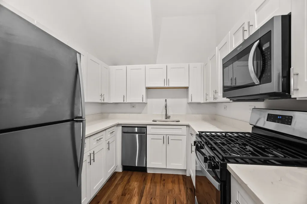 2028 North Oakley Avenue Chicago IL 60647