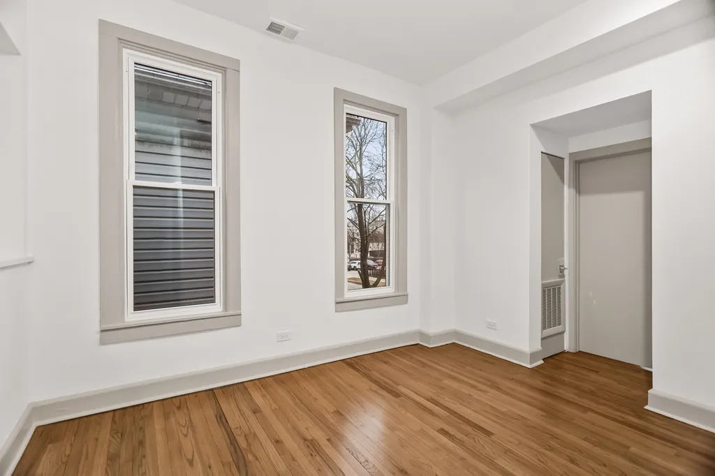 2028 North Oakley Avenue Chicago IL 60647