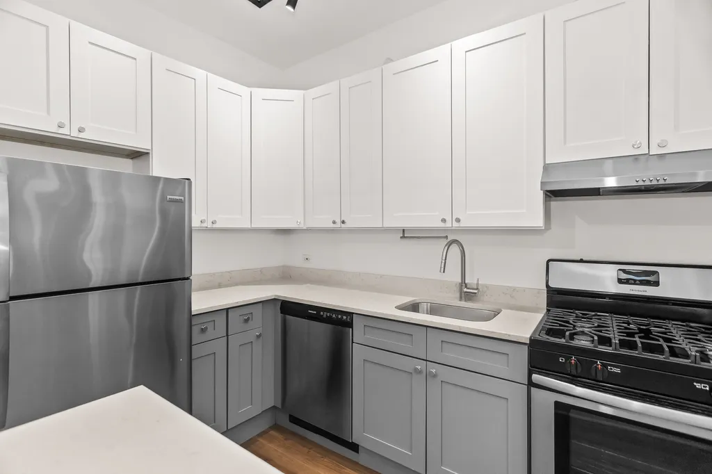 2028 North Oakley Avenue Chicago IL 60647