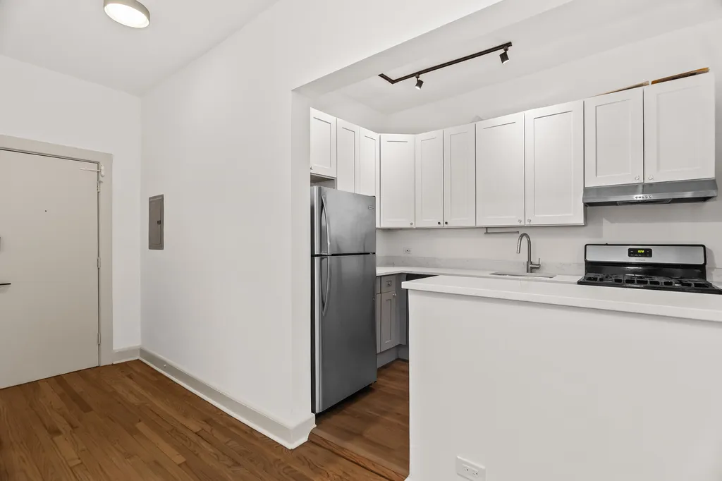 2028 North Oakley Avenue Chicago IL 60647