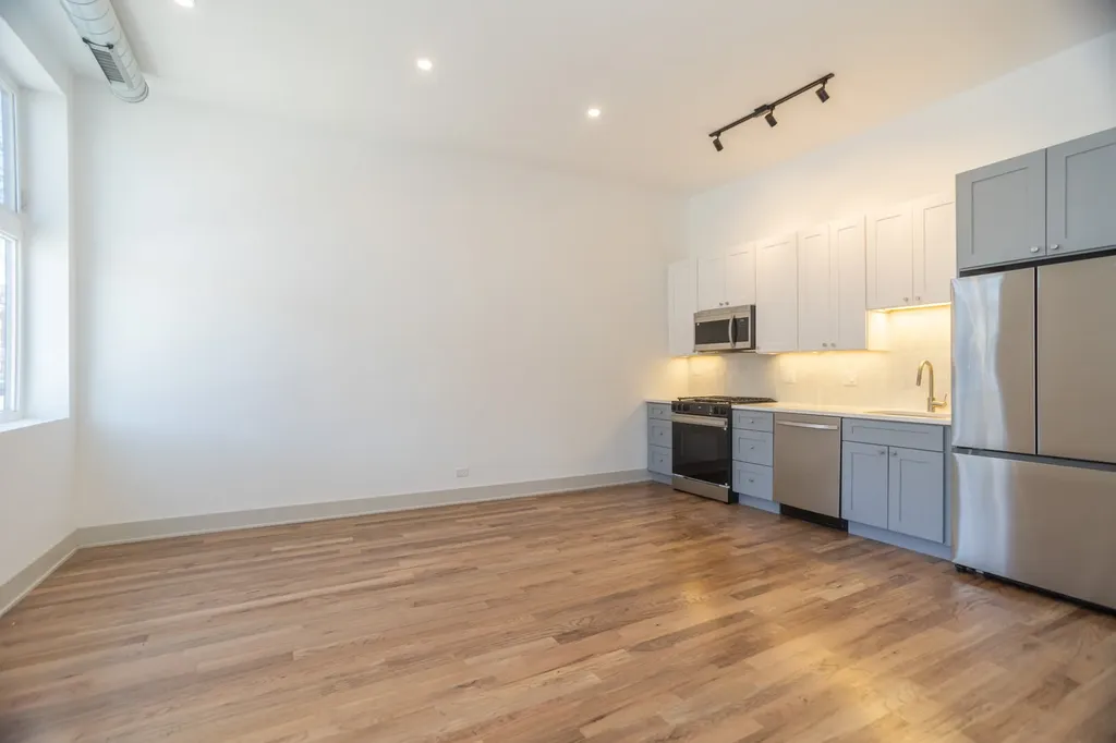 2028 North Oakley Avenue Chicago IL 60647