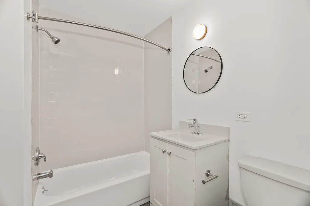2028 North Oakley Avenue Chicago IL 60647