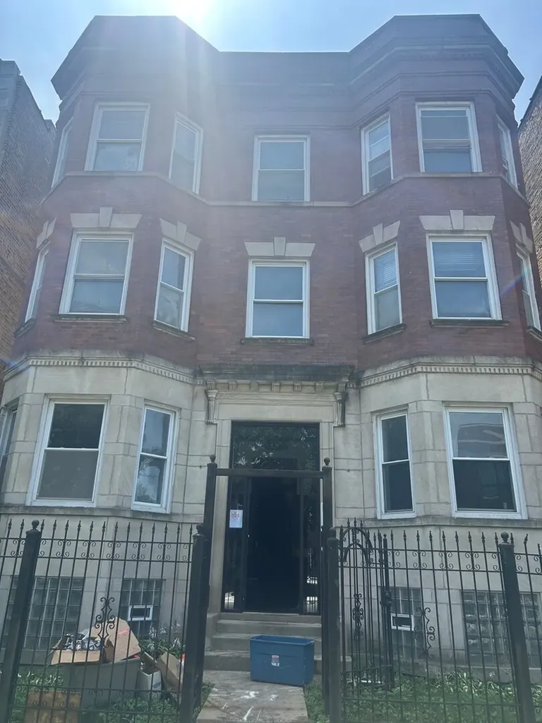 1427 East 66th Place Chicago IL 60637