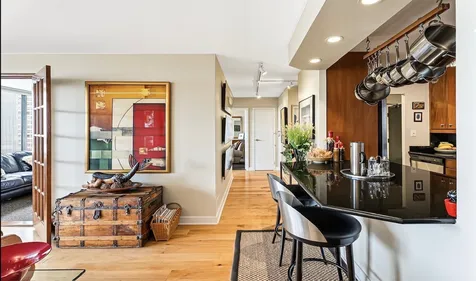 3930 North Pine Grove Avenue Chicago IL 60613