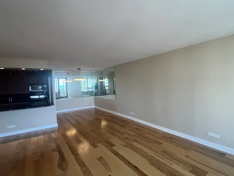 3930 North Pine Grove Avenue Chicago IL 60613