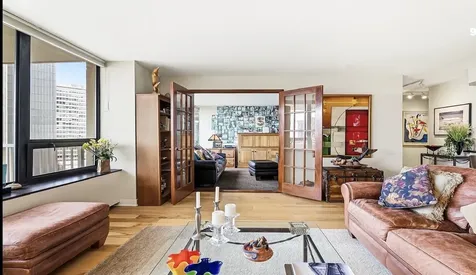 3930 North Pine Grove Avenue Chicago IL 60613
