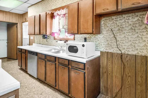708 North Mill Street Leroy IL 61752