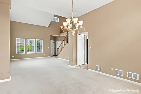 331 Hampton Court Crystal Lake IL 60012