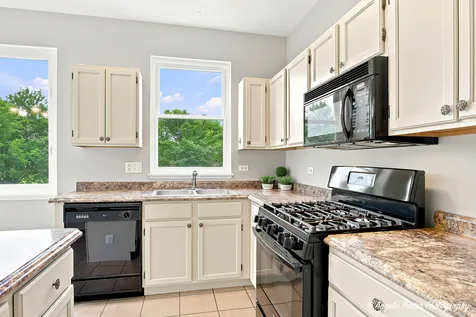 331 Hampton Court Crystal Lake IL 60012