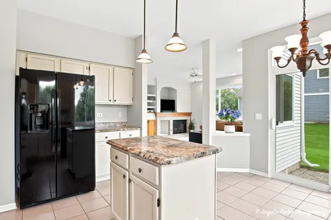 331 Hampton Court Crystal Lake IL 60012