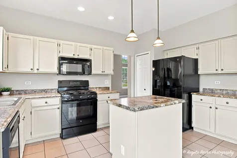 331 Hampton Court Crystal Lake IL 60012