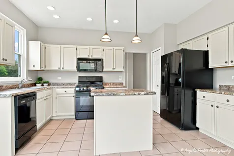 331 Hampton Court Crystal Lake IL 60012
