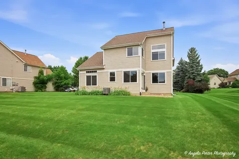 331 Hampton Court Crystal Lake IL 60012