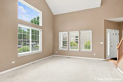 331 Hampton Court Crystal Lake IL 60012