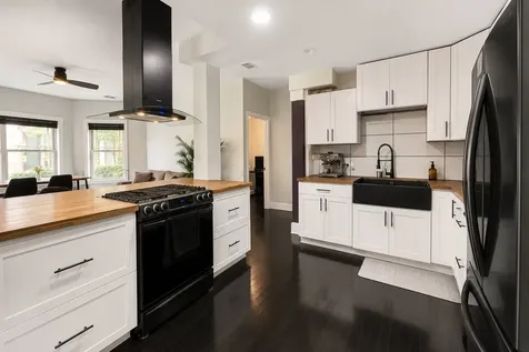 6814 North Ashland Boulevard Chicago IL 60626
