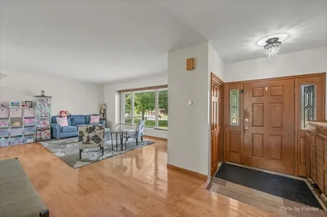 163 South Circle Avenue Bloomingdale IL 60108