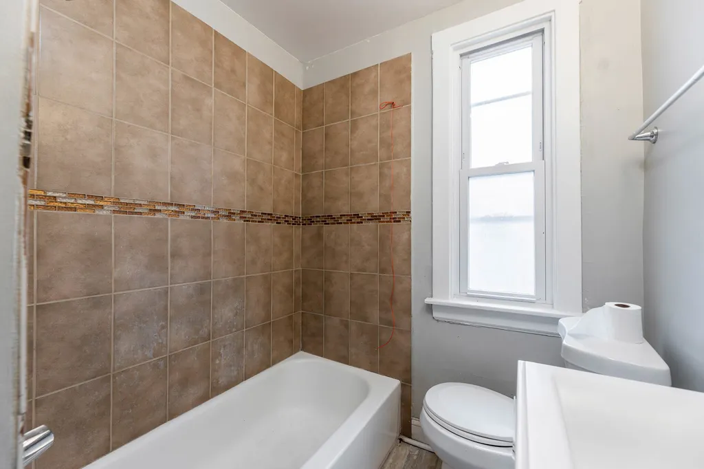 8632 South Escanaba Avenue Chicago IL 60617