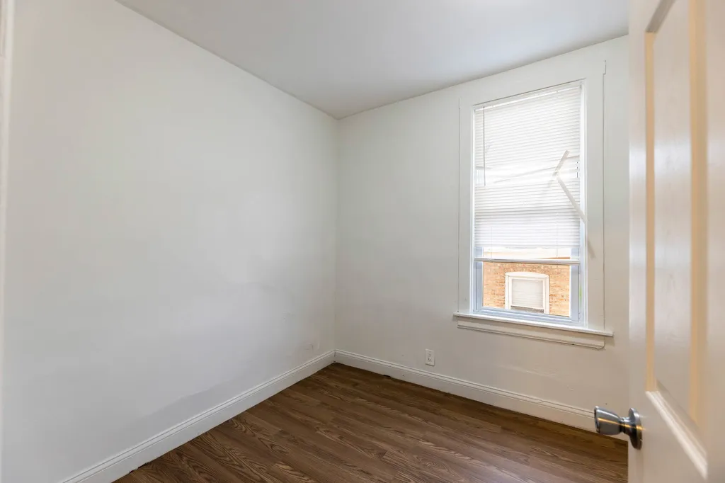 8632 South Escanaba Avenue Chicago IL 60617