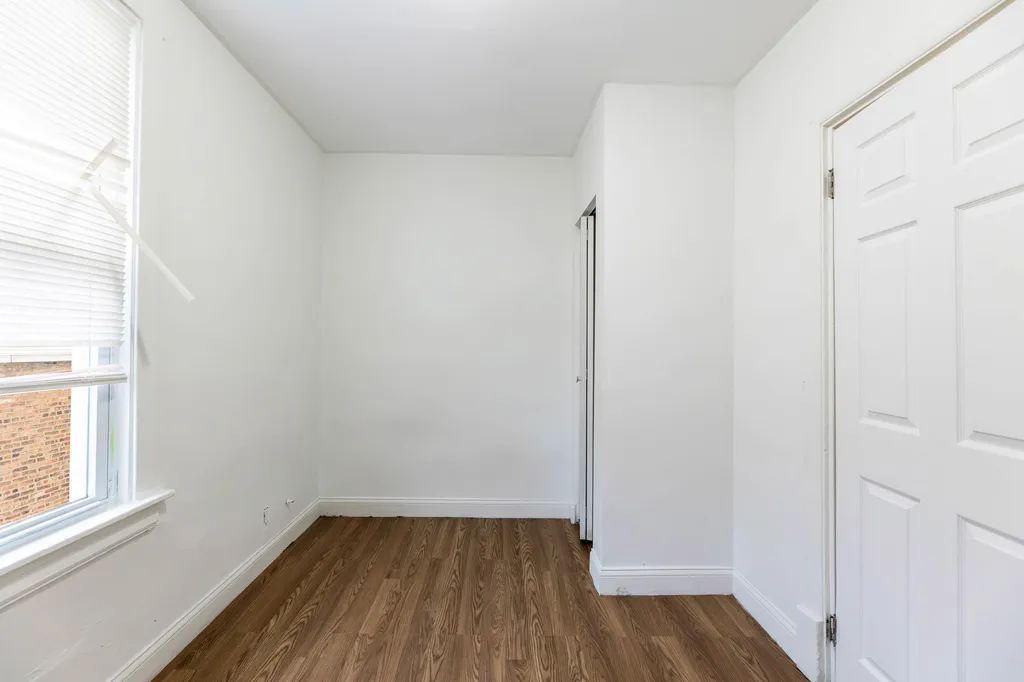 8632 South Escanaba Avenue Chicago IL 60617