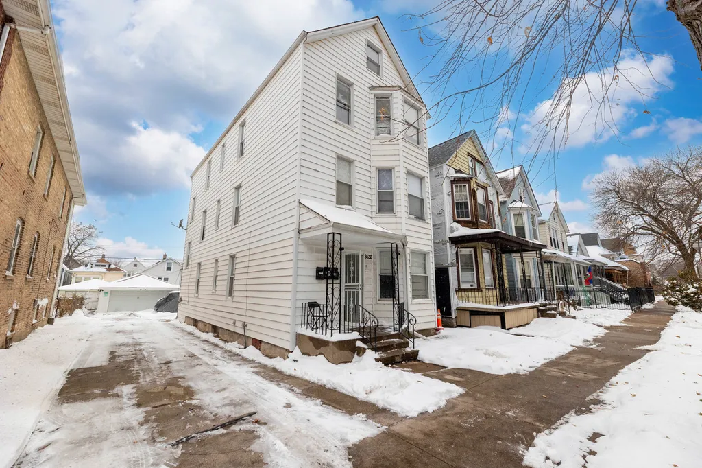 8632 South Escanaba Avenue Chicago IL 60617