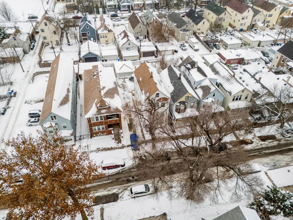 8632 South Escanaba Avenue Chicago IL 60617