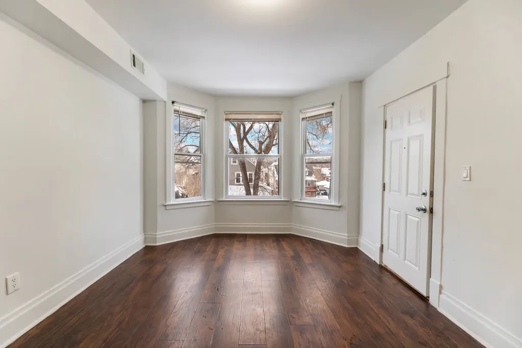 8632 South Escanaba Avenue Chicago IL 60617