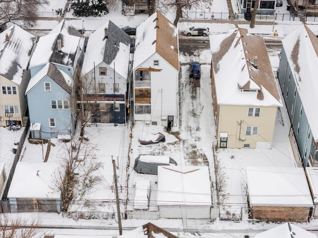 8632 South Escanaba Avenue Chicago IL 60617