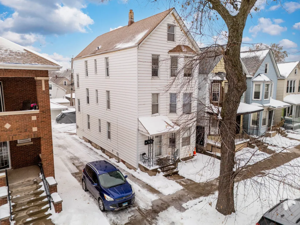 8632 South Escanaba Avenue Chicago IL 60617