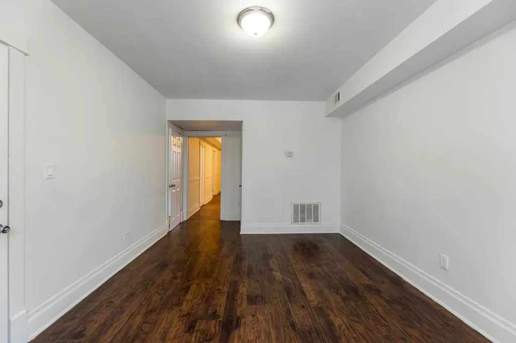 8632 South Escanaba Avenue Chicago IL 60617