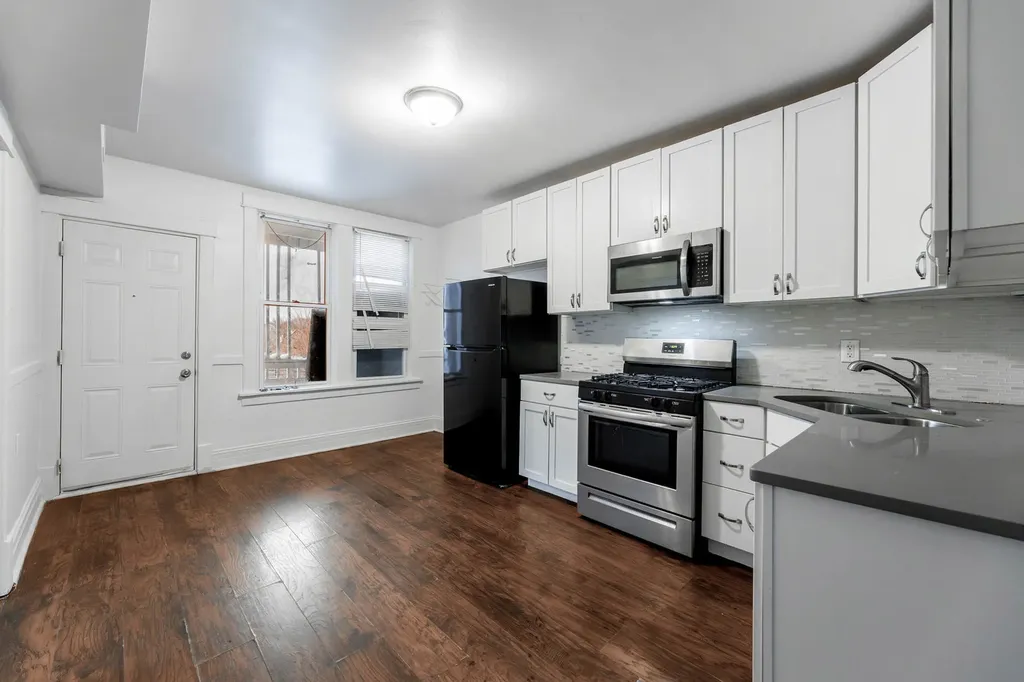 8632 South Escanaba Avenue Chicago IL 60617