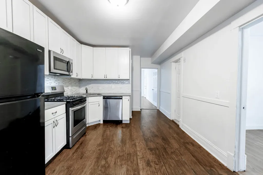 8632 South Escanaba Avenue Chicago IL 60617