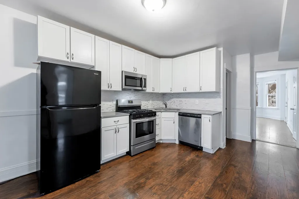 8632 South Escanaba Avenue Chicago IL 60617