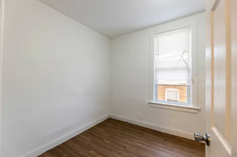 8632 South Escanaba Avenue Chicago IL 60617
