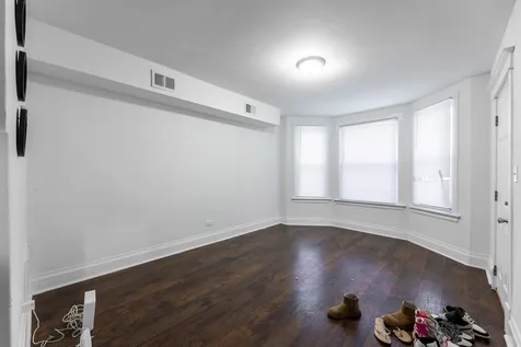 8632 South Escanaba Avenue Chicago IL 60617