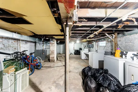 8632 South Escanaba Avenue Chicago IL 60617