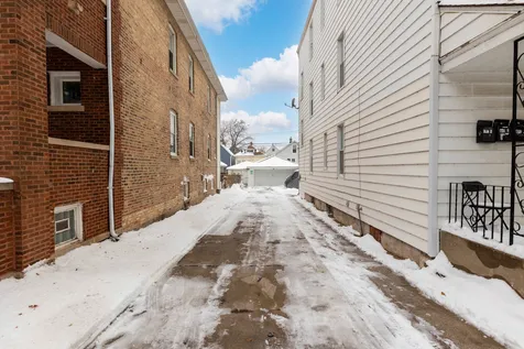 8632 South Escanaba Avenue Chicago IL 60617