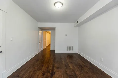 8632 South Escanaba Avenue Chicago IL 60617