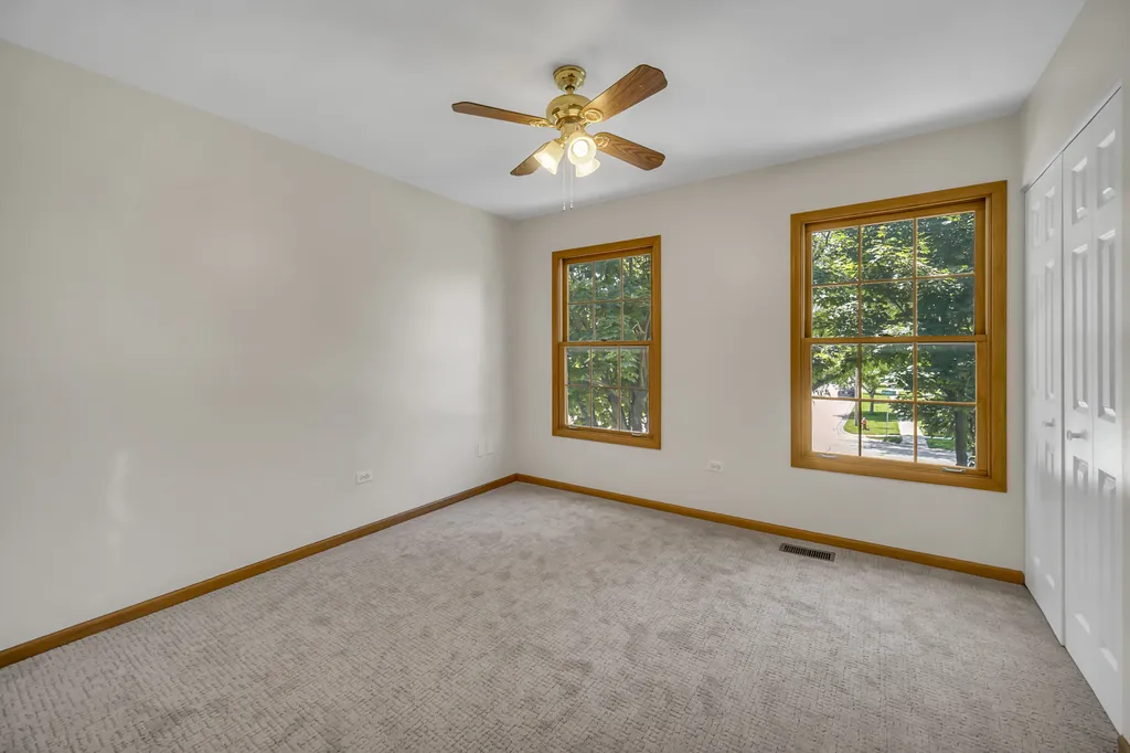 8885 Dryden Street Woodridge IL 60517