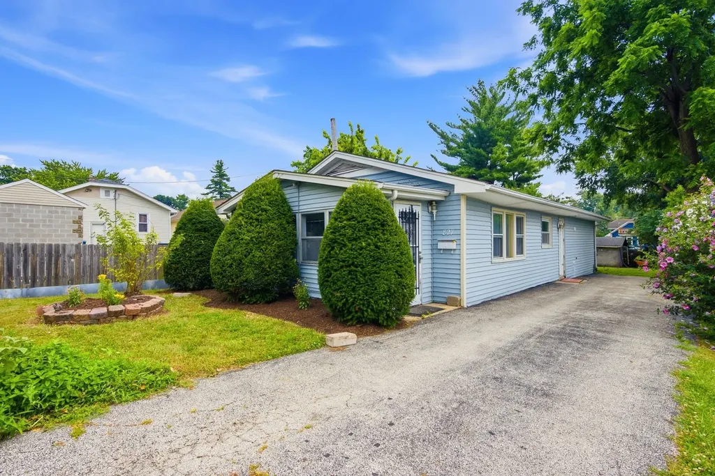 827 4TH Avenue Aurora IL 60505