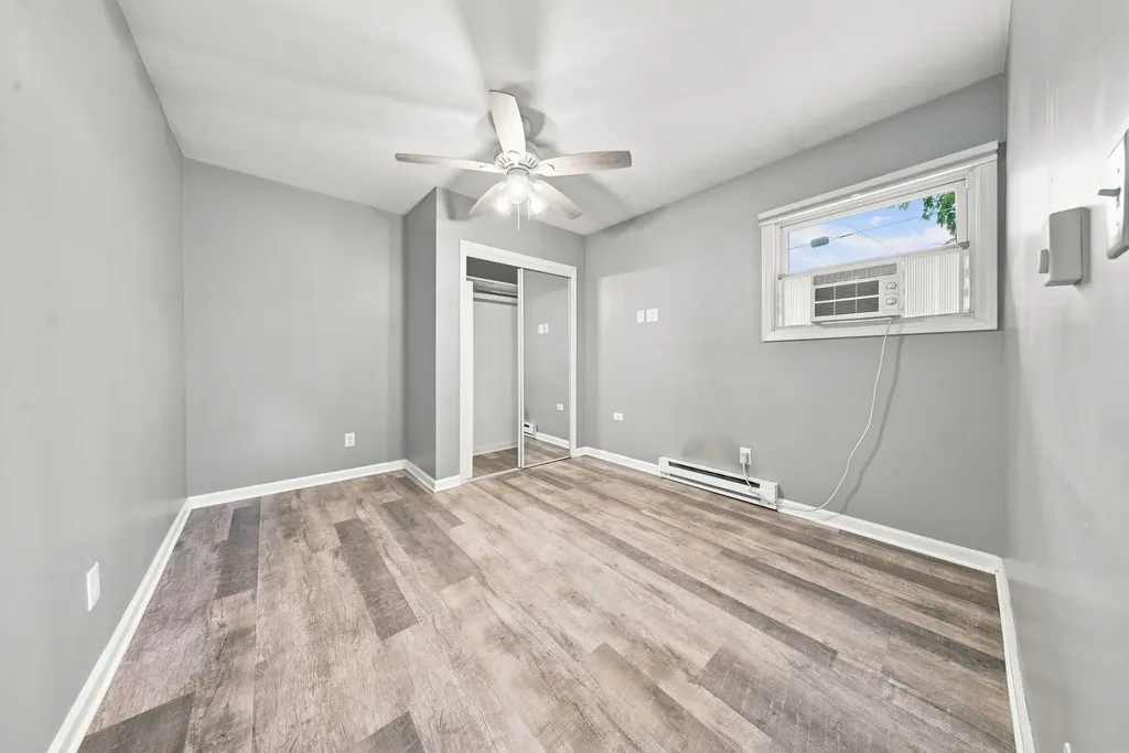 827 4TH Avenue Aurora IL 60505