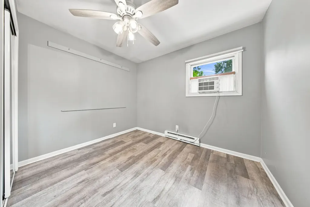 827 4TH Avenue Aurora IL 60505