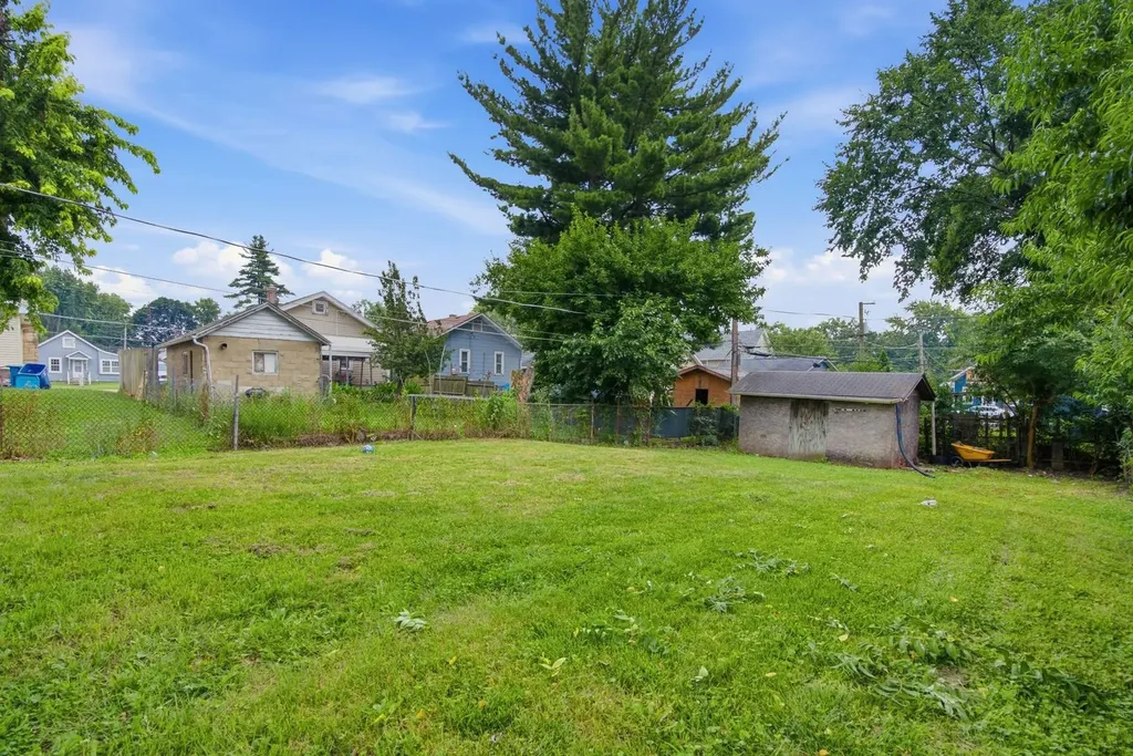 827 4TH Avenue Aurora IL 60505