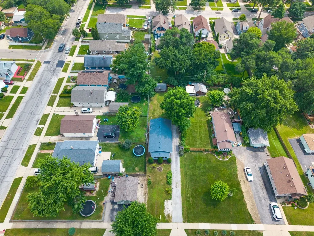 827 4TH Avenue Aurora IL 60505
